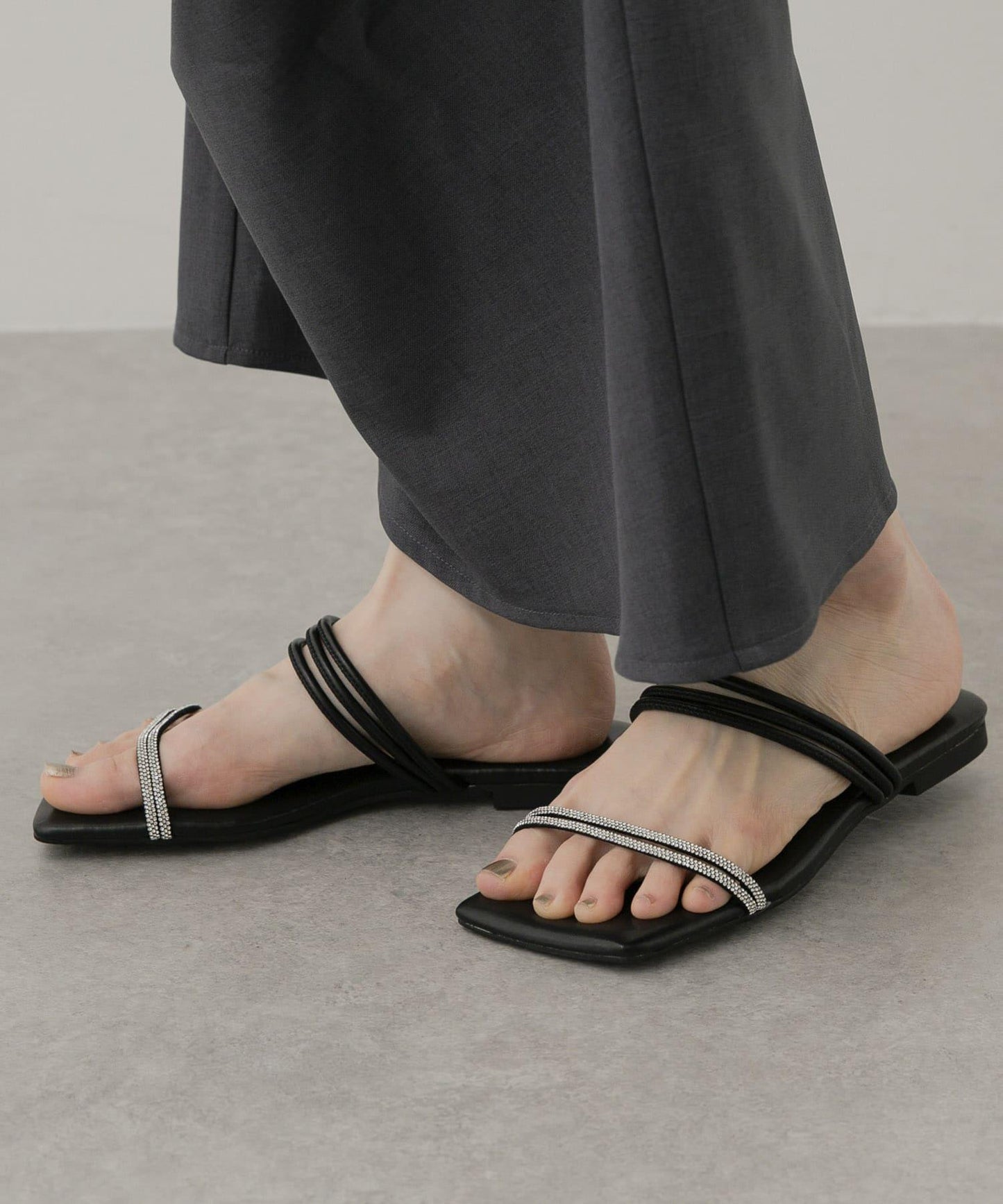 水鑽細帶涼鞋