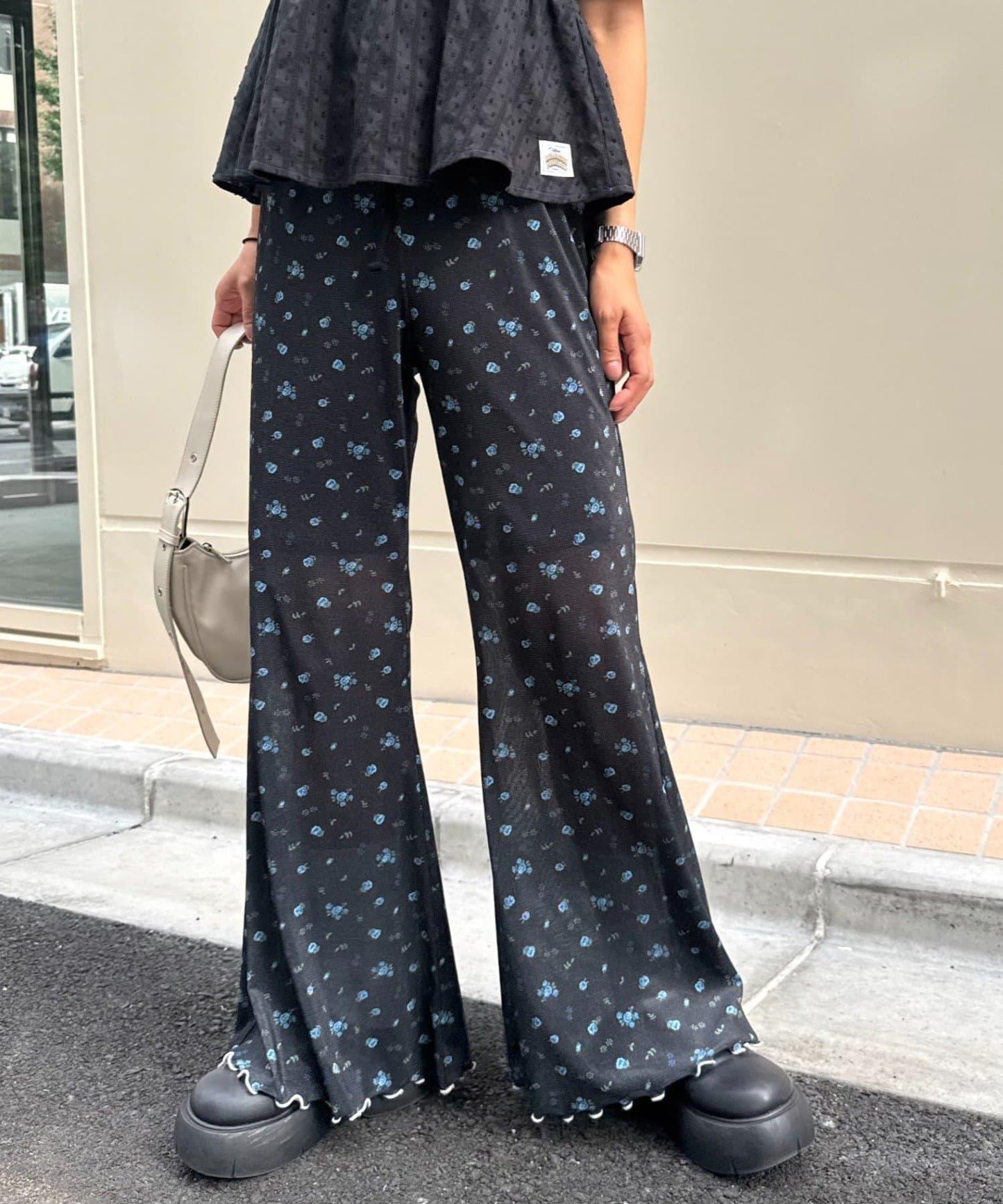 H.S款式絨布印花喇叭褲