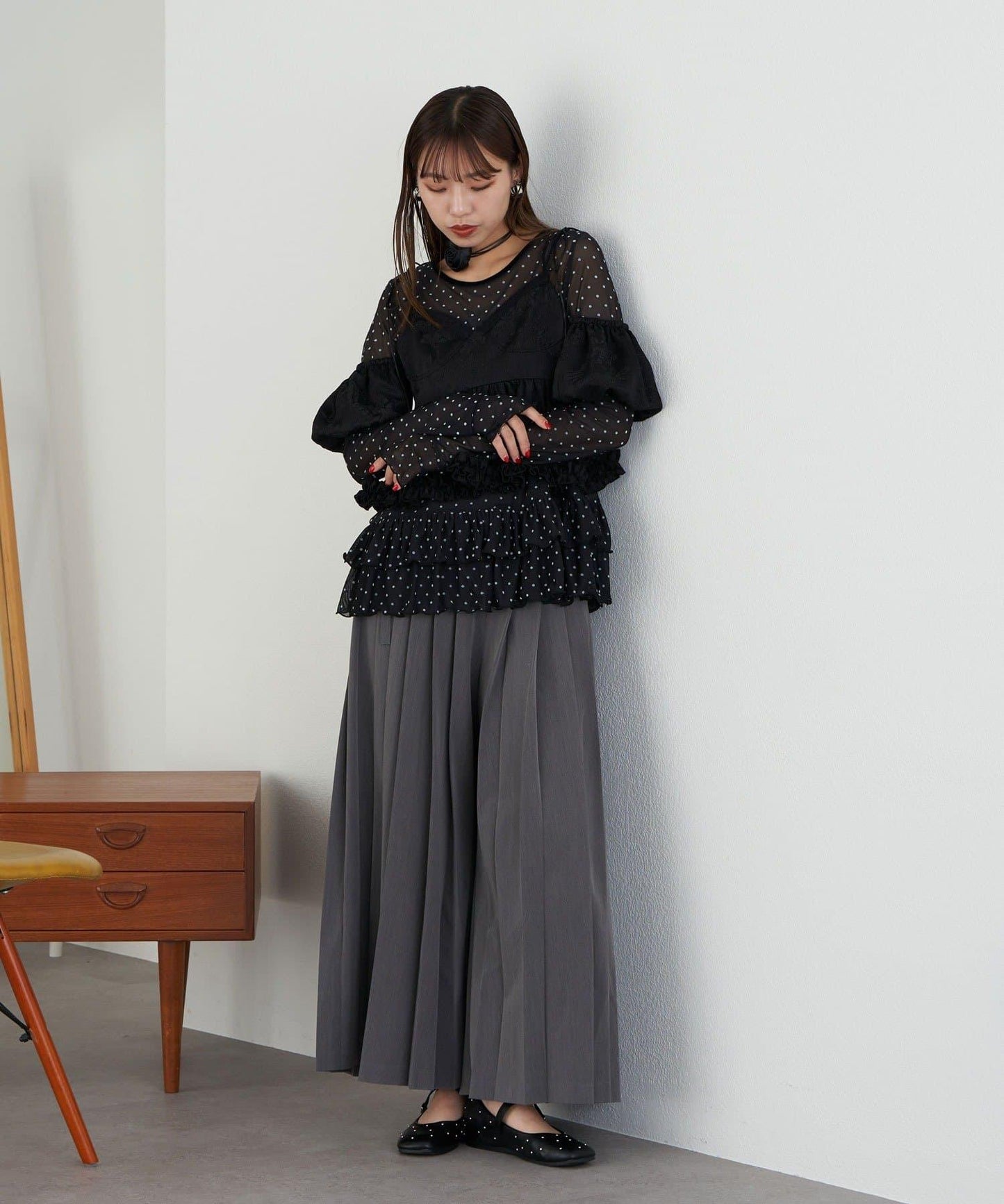 【Lumé/ルメ】下襬荷葉邊圓點雪紡上衣