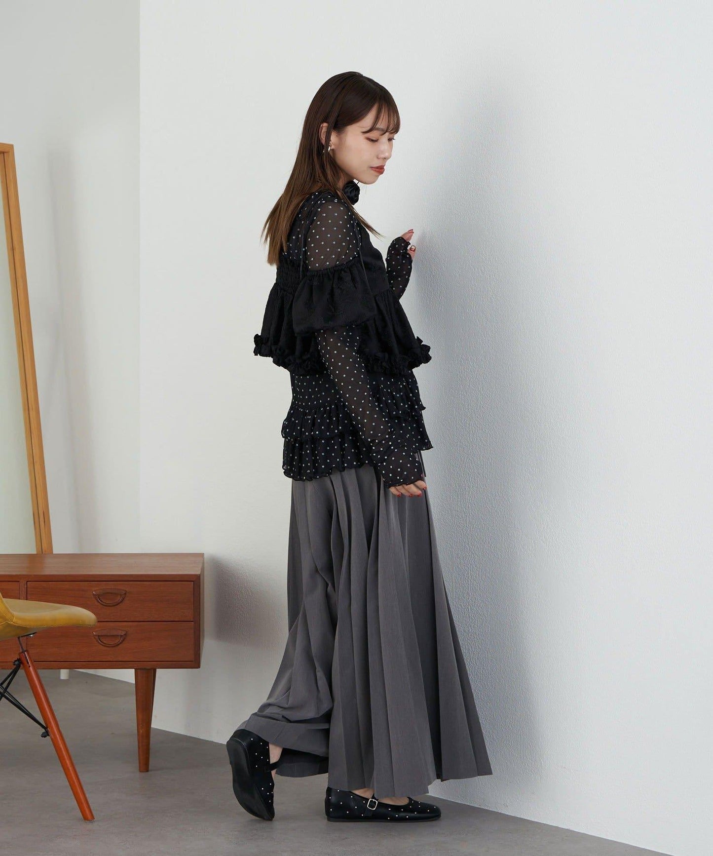 【Lumé/ルメ】下襬荷葉邊圓點雪紡上衣