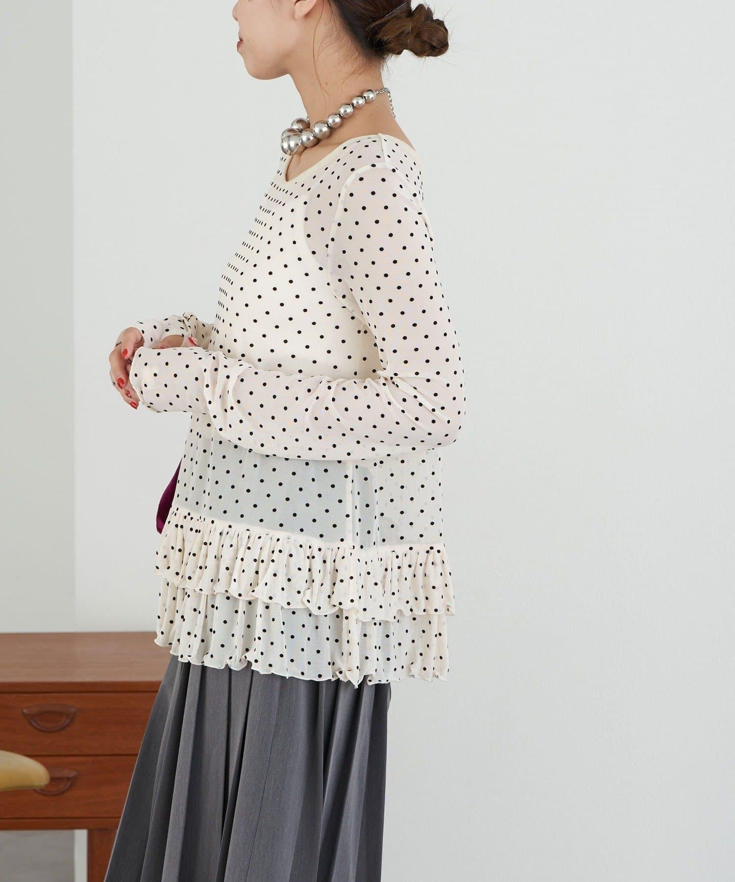 【Lumé/ルメ】下襬荷葉邊圓點雪紡上衣
