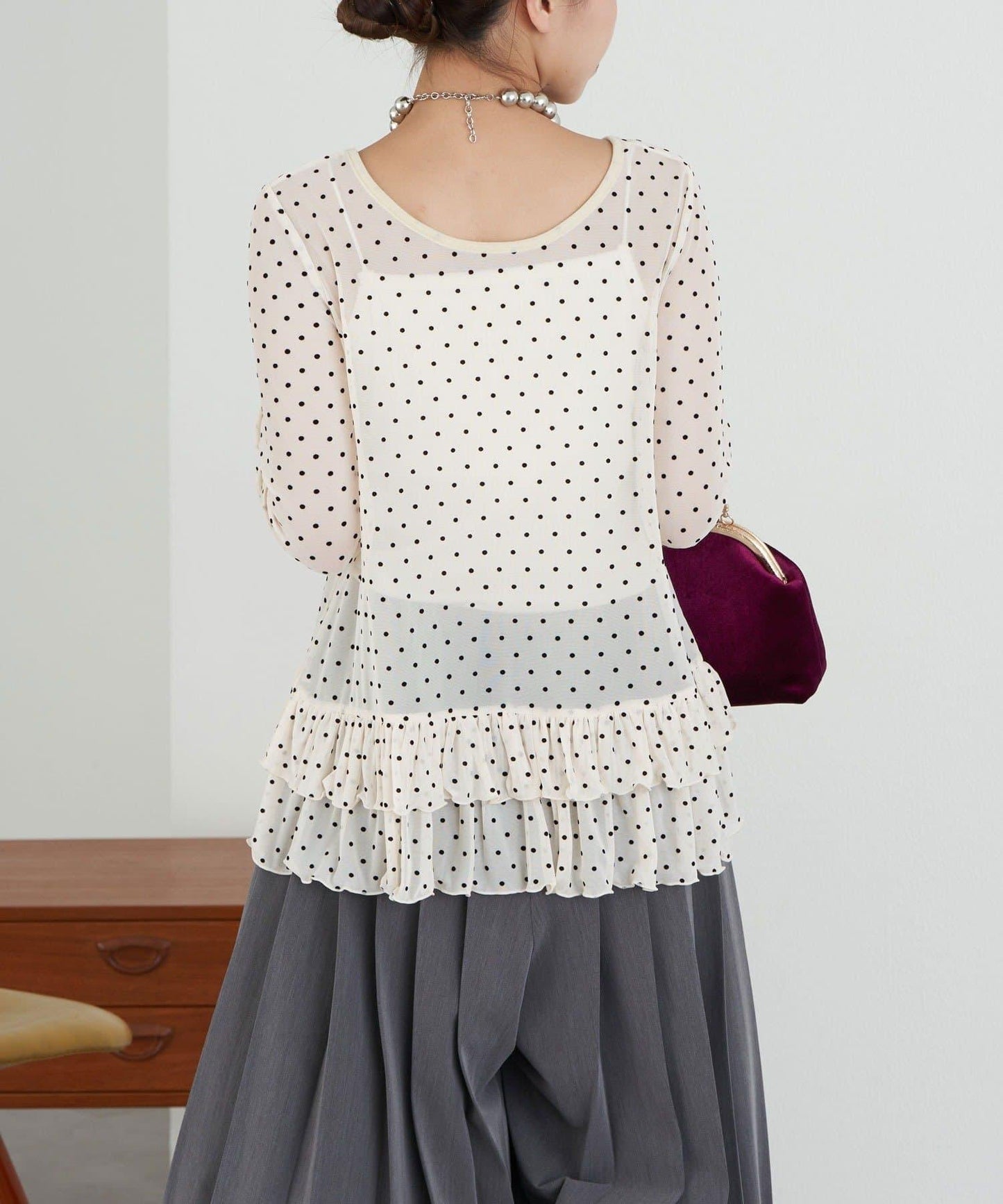 【Lumé/ルメ】下襬荷葉邊圓點雪紡上衣