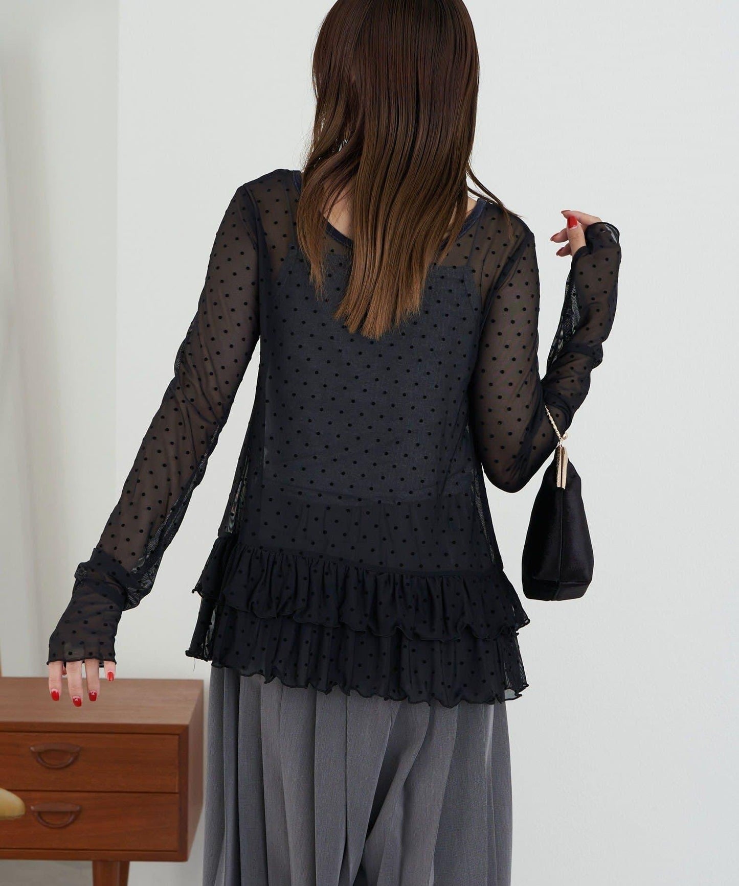 【Lumé/ルメ】下襬荷葉邊圓點雪紡上衣