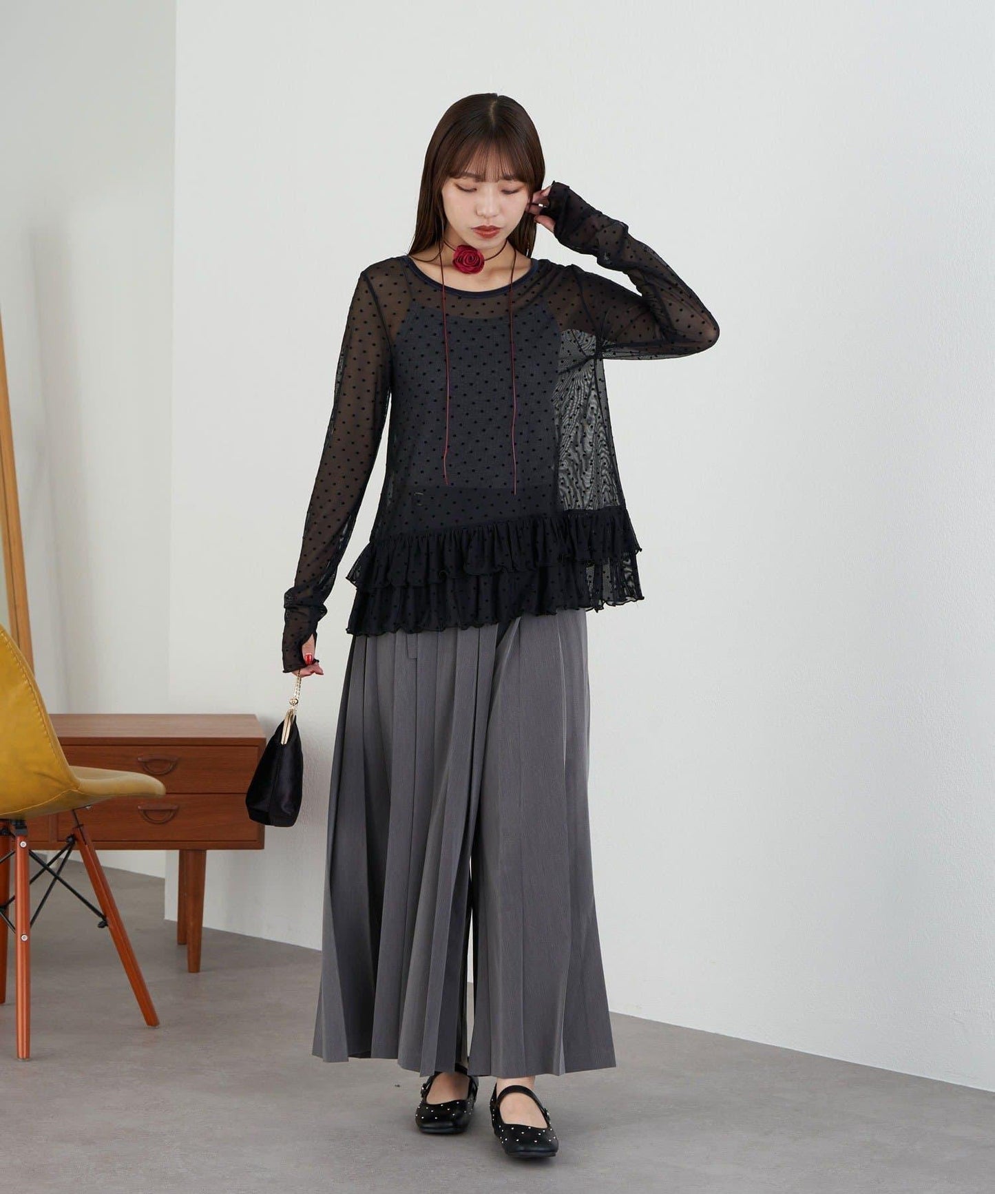 【Lumé/ルメ】下襬荷葉邊圓點雪紡上衣