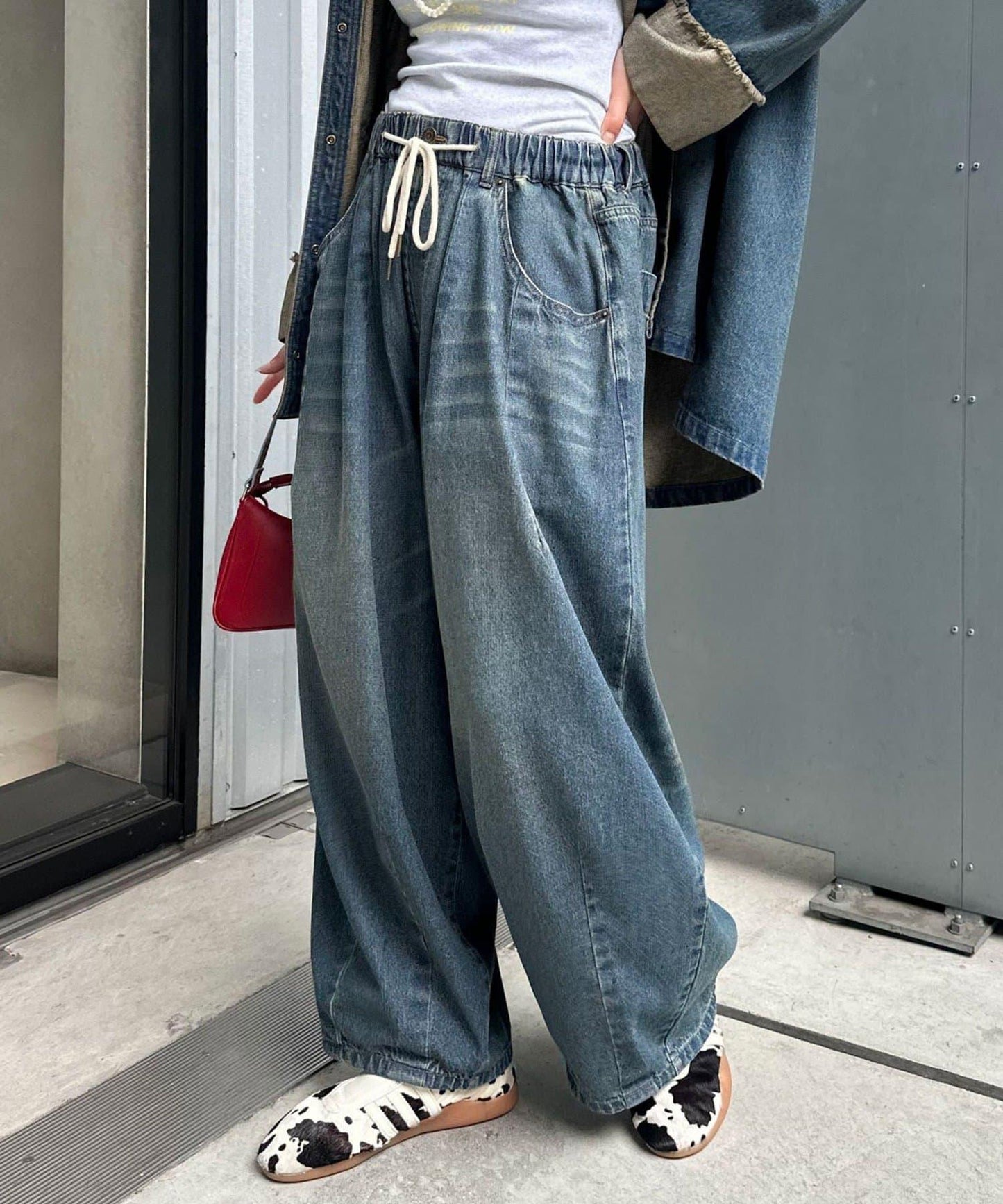 超寬鬆彎曲牛仔褲