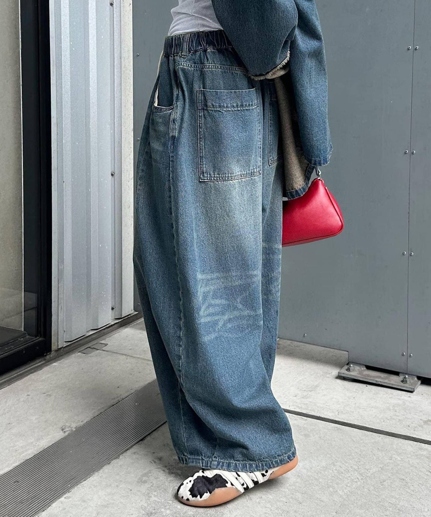 超寬鬆彎曲牛仔褲