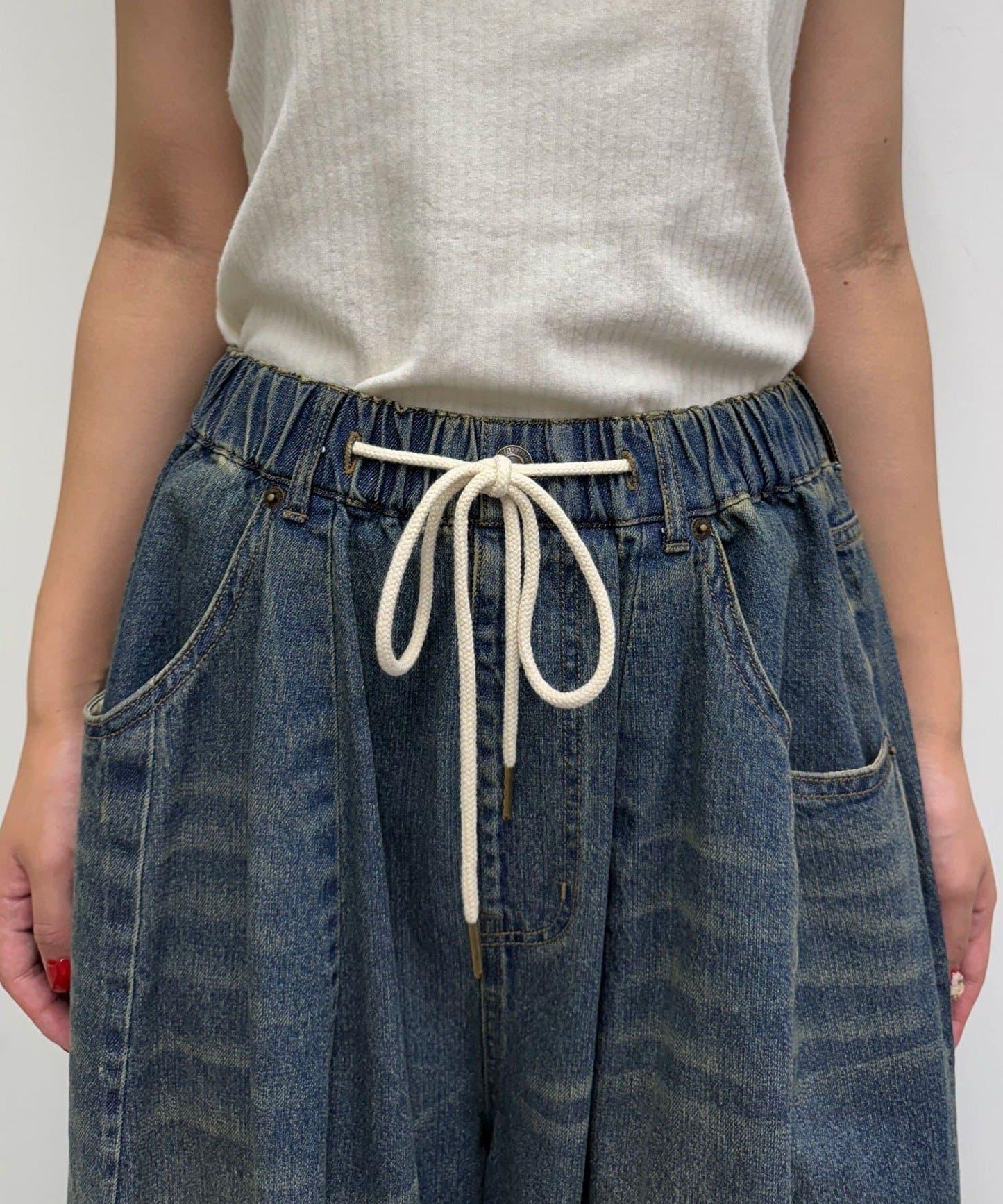 超寬鬆彎曲牛仔褲