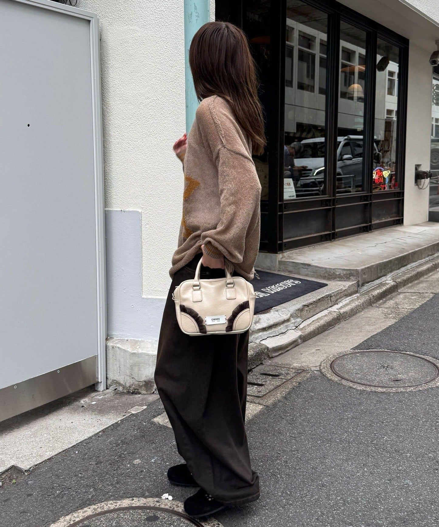 超寬鬆彎曲牛仔褲