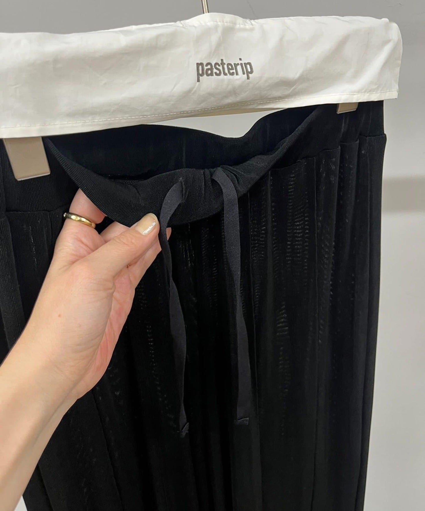 【黑色/尺碼0・1】透明肋骨喇叭褲