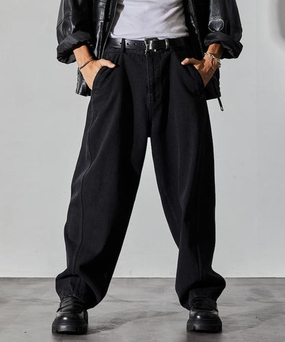 寬鬆版型扭曲彎曲牛仔褲