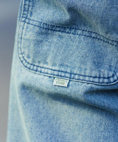 寬鬆版型扭曲彎曲牛仔褲