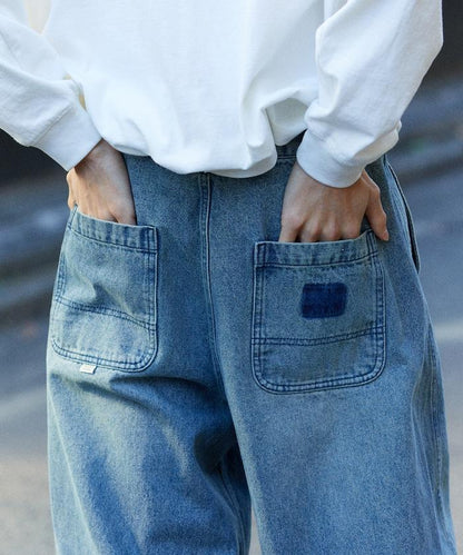 寬鬆版型扭曲彎曲牛仔褲