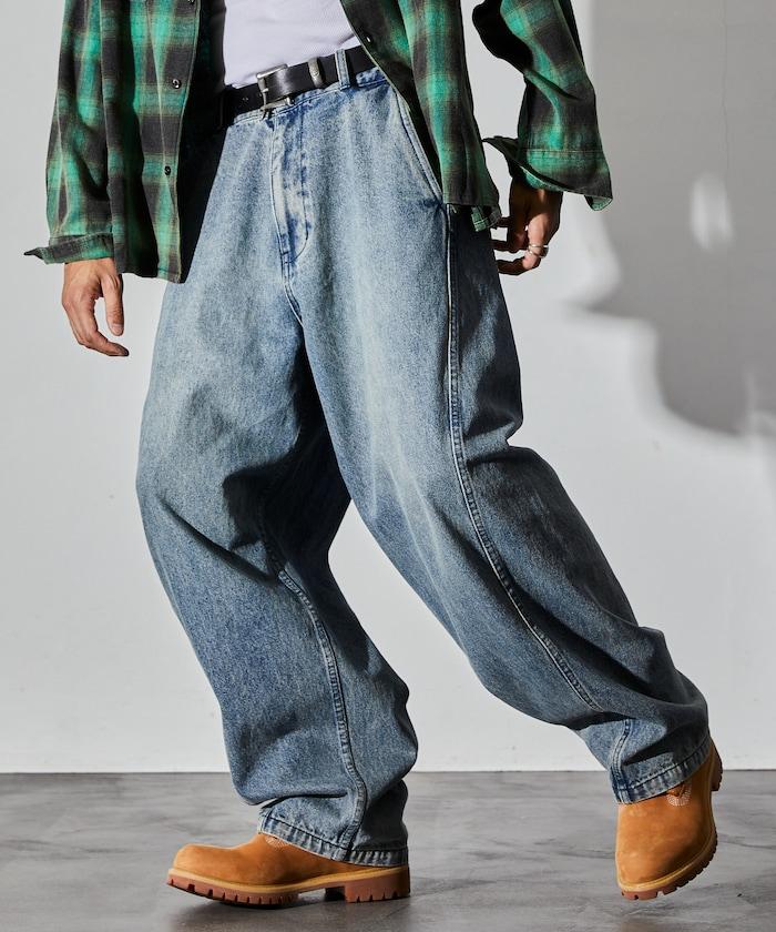 寬鬆版型扭曲彎曲牛仔褲