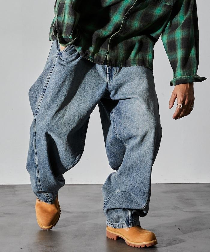 寬鬆版型扭曲彎曲牛仔褲