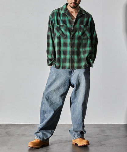 寬鬆版型扭曲彎曲牛仔褲