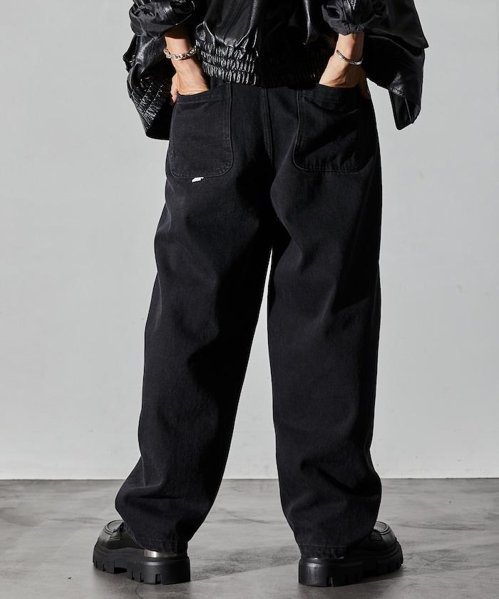 寬鬆版型扭曲彎曲牛仔褲