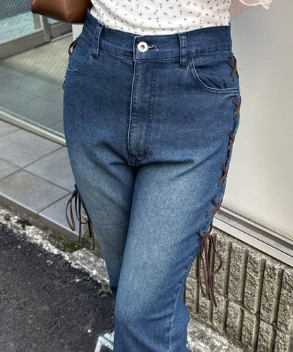 【可甜美穿搭的牛仔褲！】側邊繫帶喇叭褲