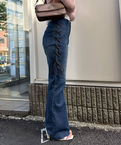 【可甜美穿搭的牛仔褲！】側邊繫帶喇叭褲