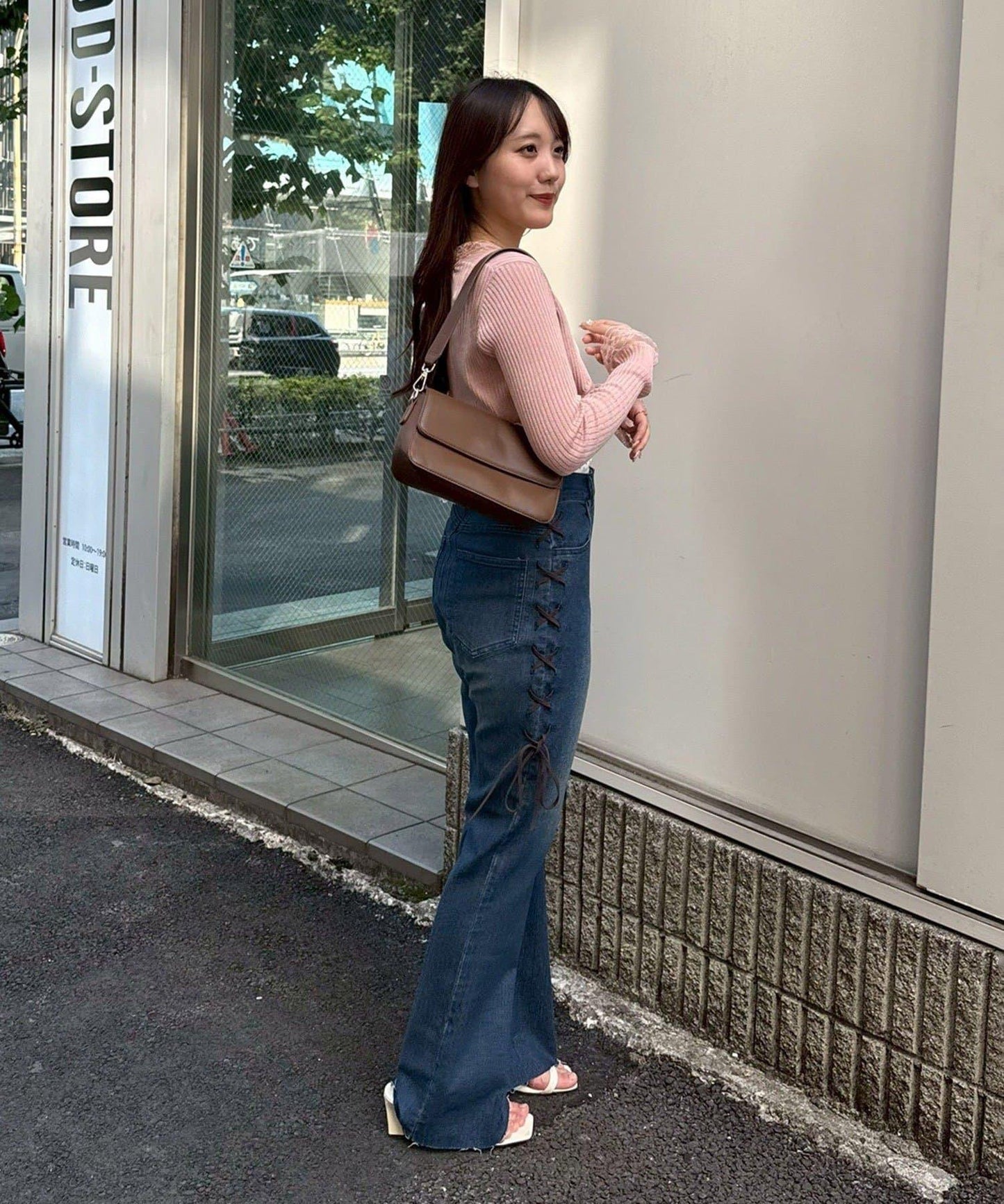 【可甜美穿搭的牛仔褲！】側邊繫帶喇叭褲