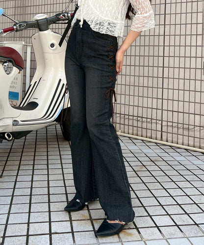 【可甜美穿搭的牛仔褲！】側邊繫帶喇叭褲