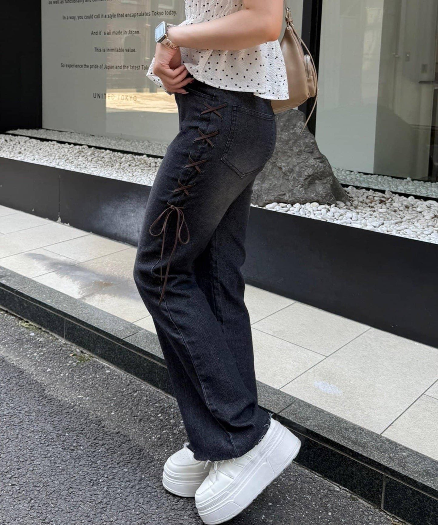 【可甜美穿搭的牛仔褲！】側邊繫帶喇叭褲