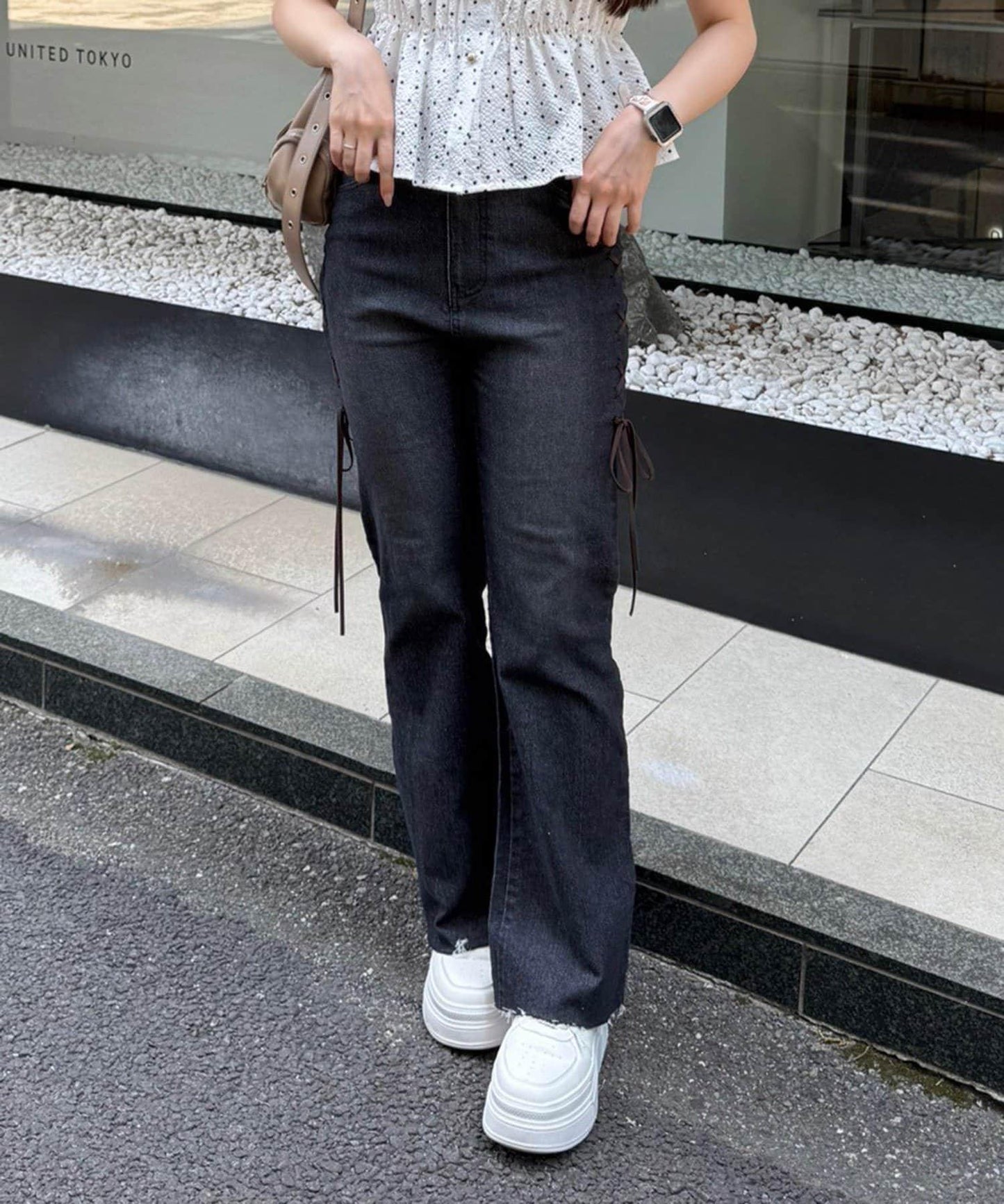 【可甜美穿搭的牛仔褲！】側邊繫帶喇叭褲