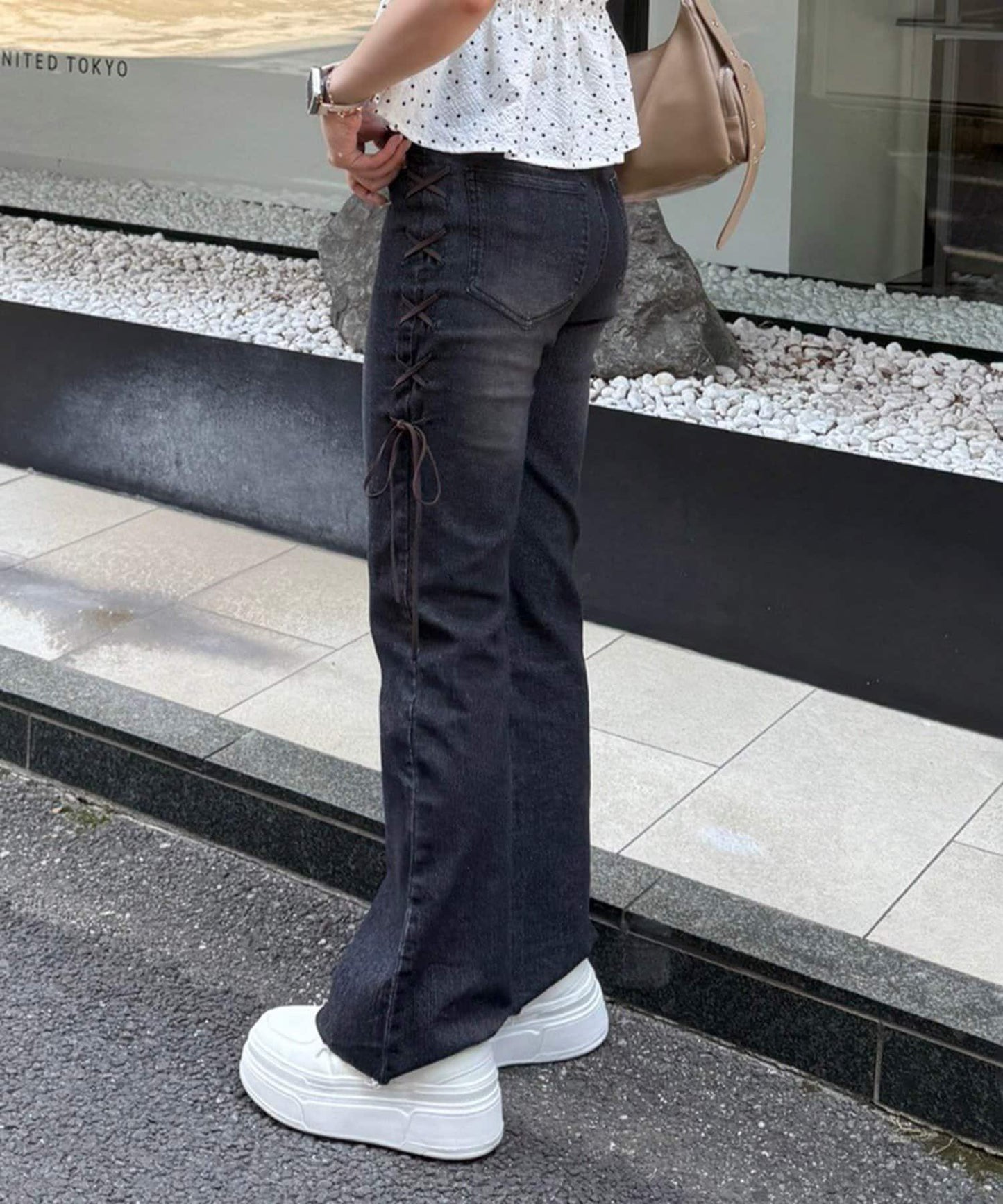 【可甜美穿搭的牛仔褲！】側邊繫帶喇叭褲