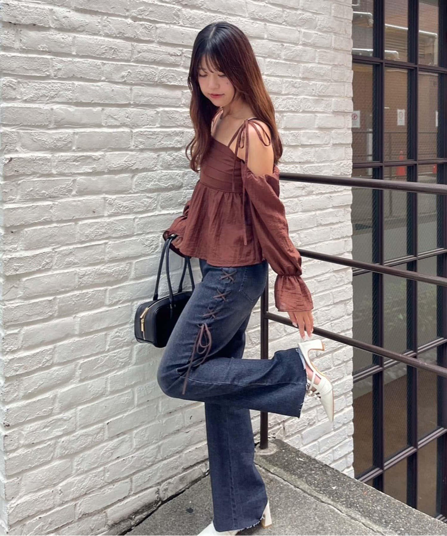 【可甜美穿搭的牛仔褲！】側邊繫帶喇叭褲