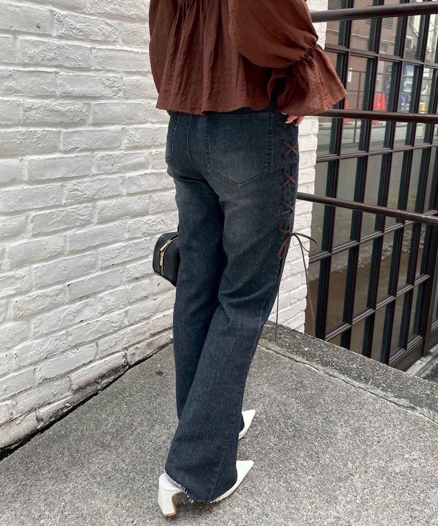 【可甜美穿搭的牛仔褲！】側邊繫帶喇叭褲