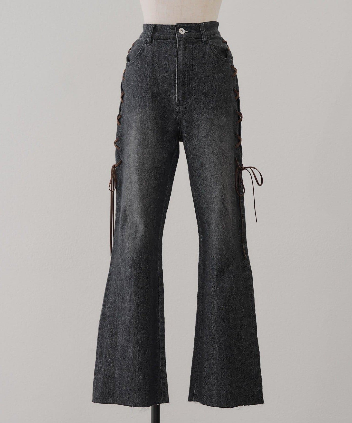 【可甜美穿搭的牛仔褲！】側邊繫帶喇叭褲