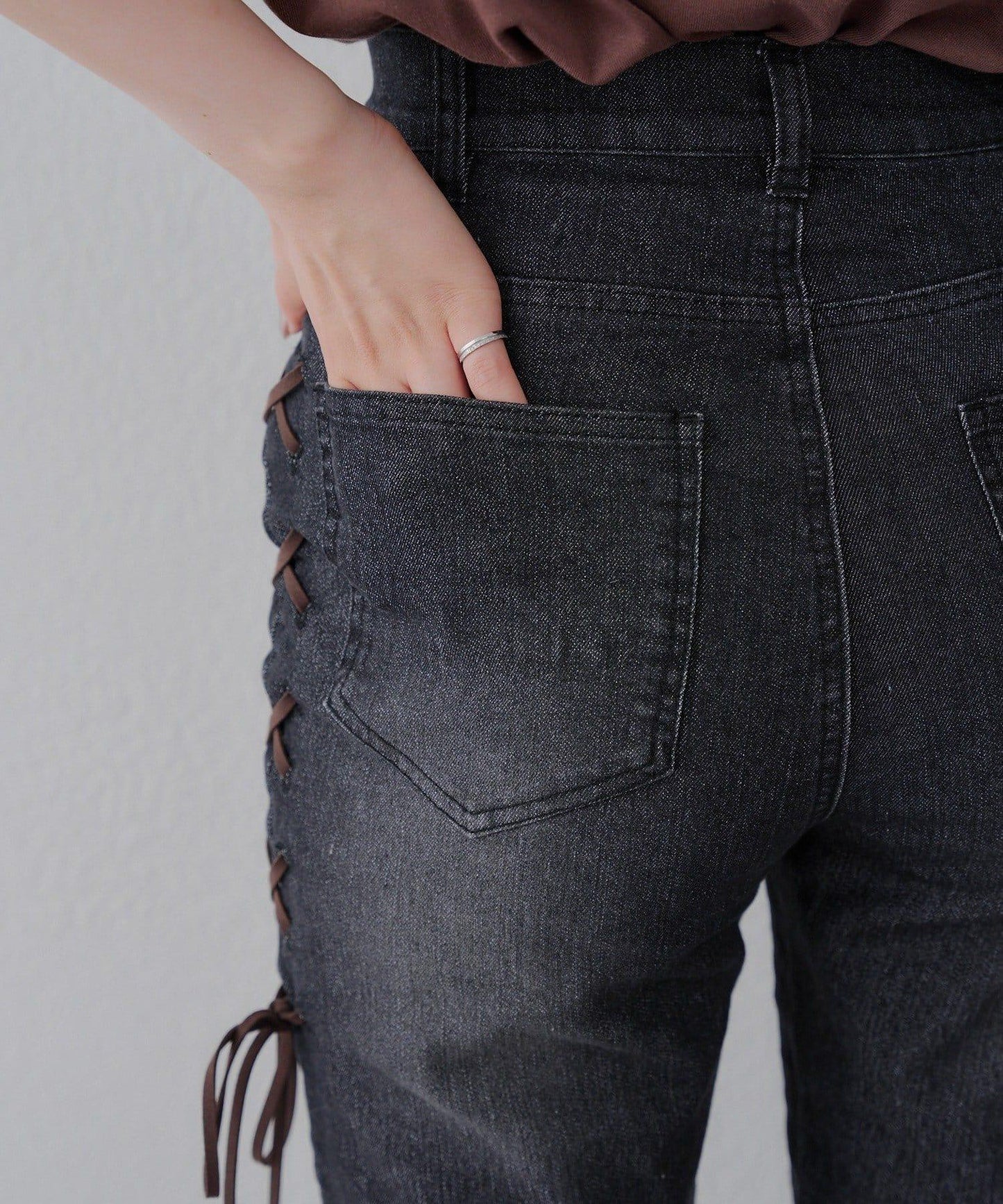 【可甜美穿搭的牛仔褲！】側邊繫帶喇叭褲