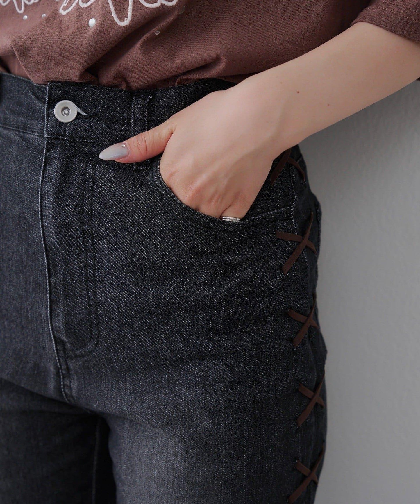 【可甜美穿搭的牛仔褲！】側邊繫帶喇叭褲