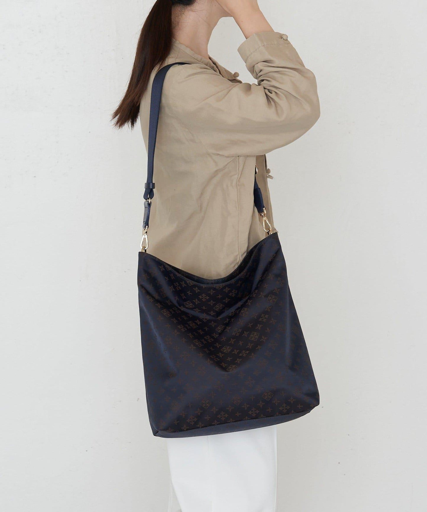 字母圖案尼龍提花豎款兩用單肩包