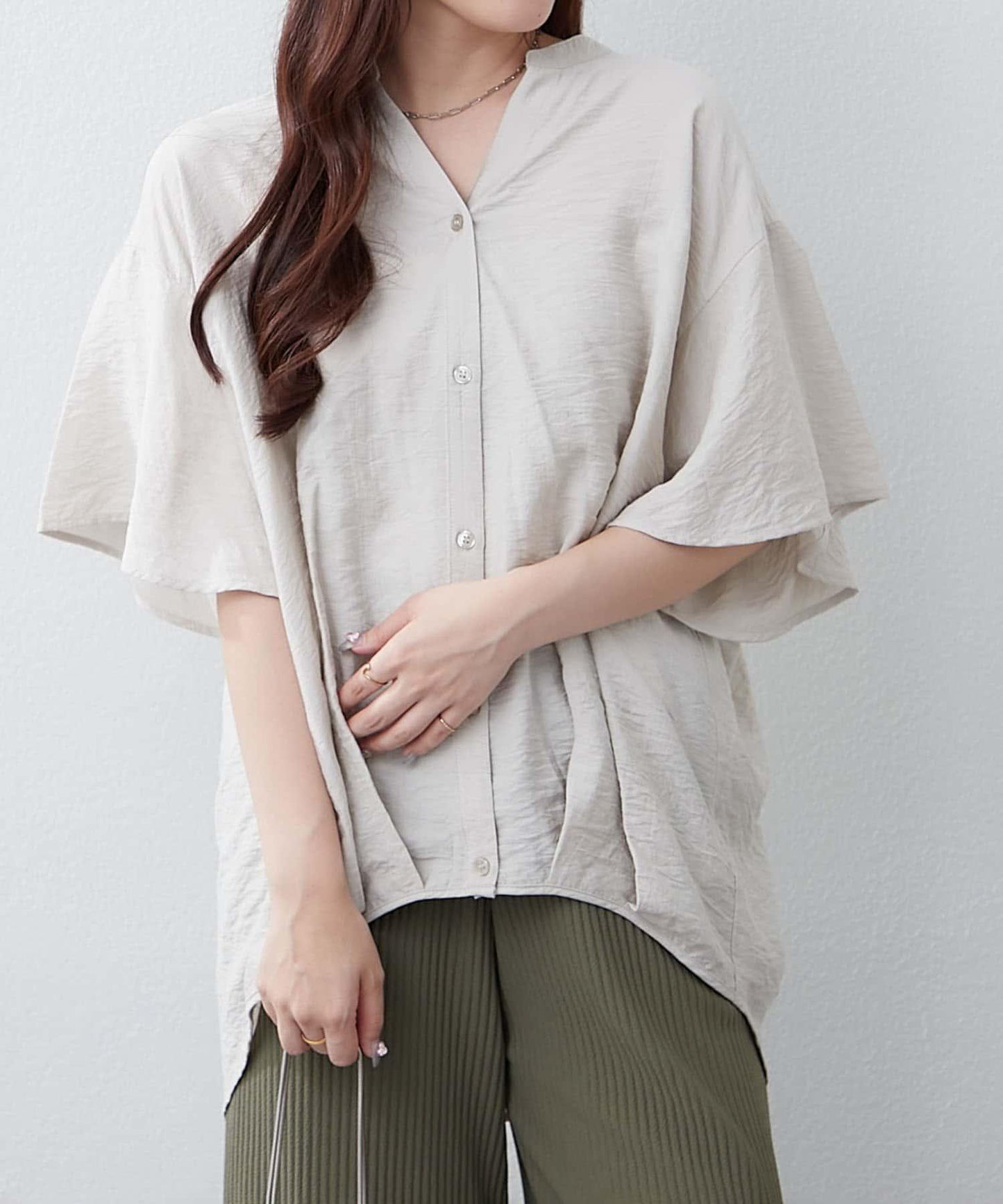 通勤穿搭首選！後背褶皺竹筍褶飾襯衫