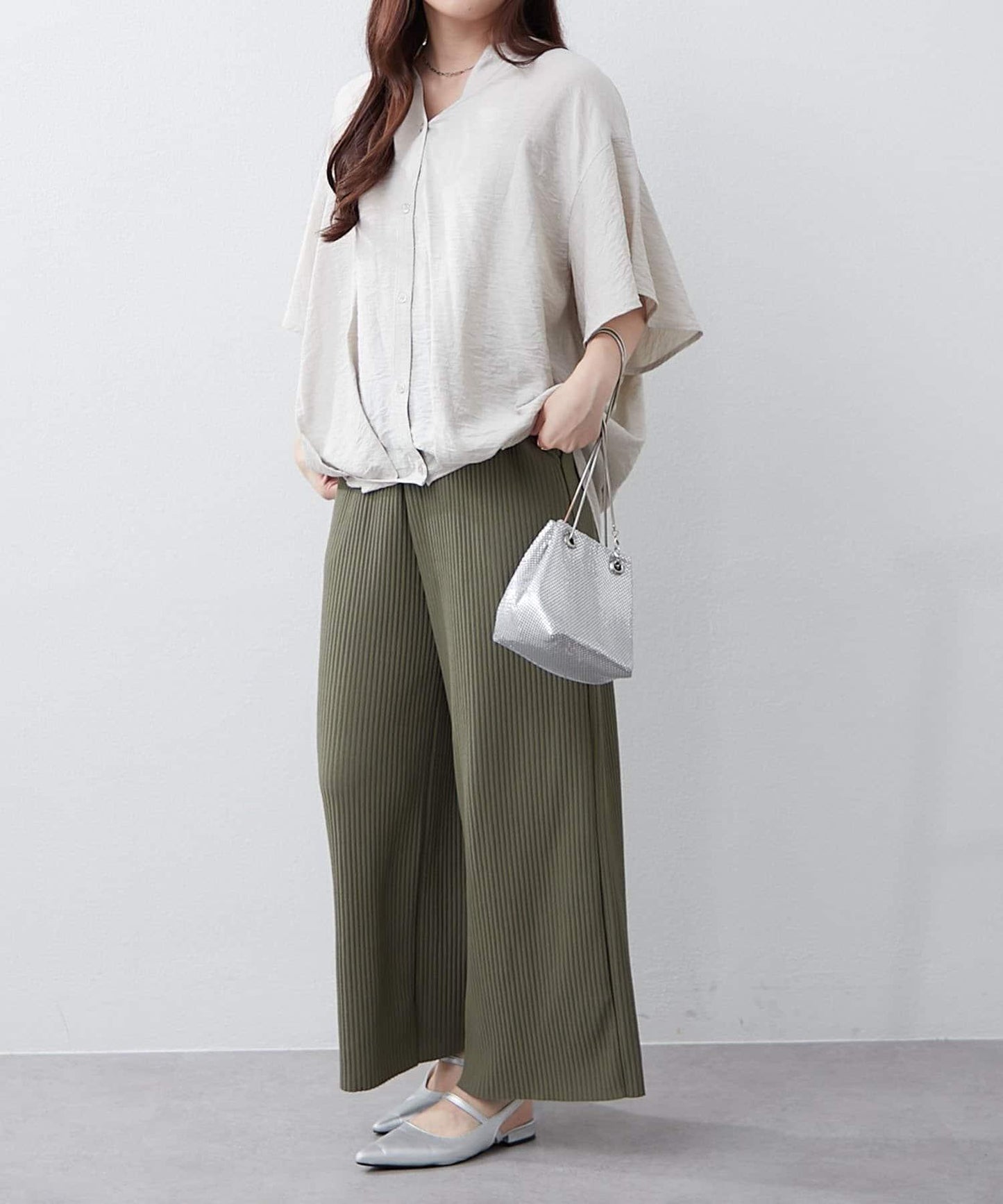 通勤穿搭首選！後背褶皺竹筍褶飾襯衫