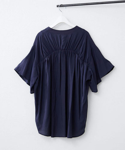 通勤穿搭首選！後背褶皺竹筍褶飾襯衫