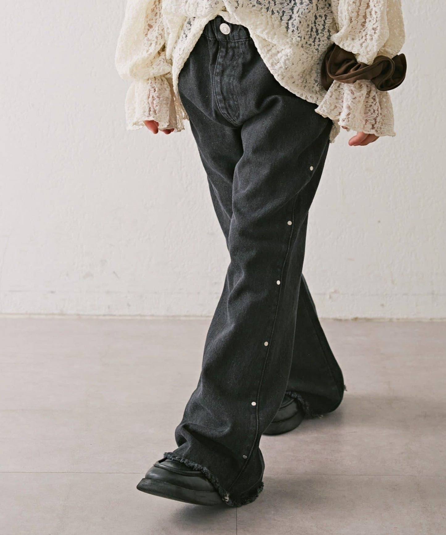 【KIDS】鉚釘喇叭牛仔褲