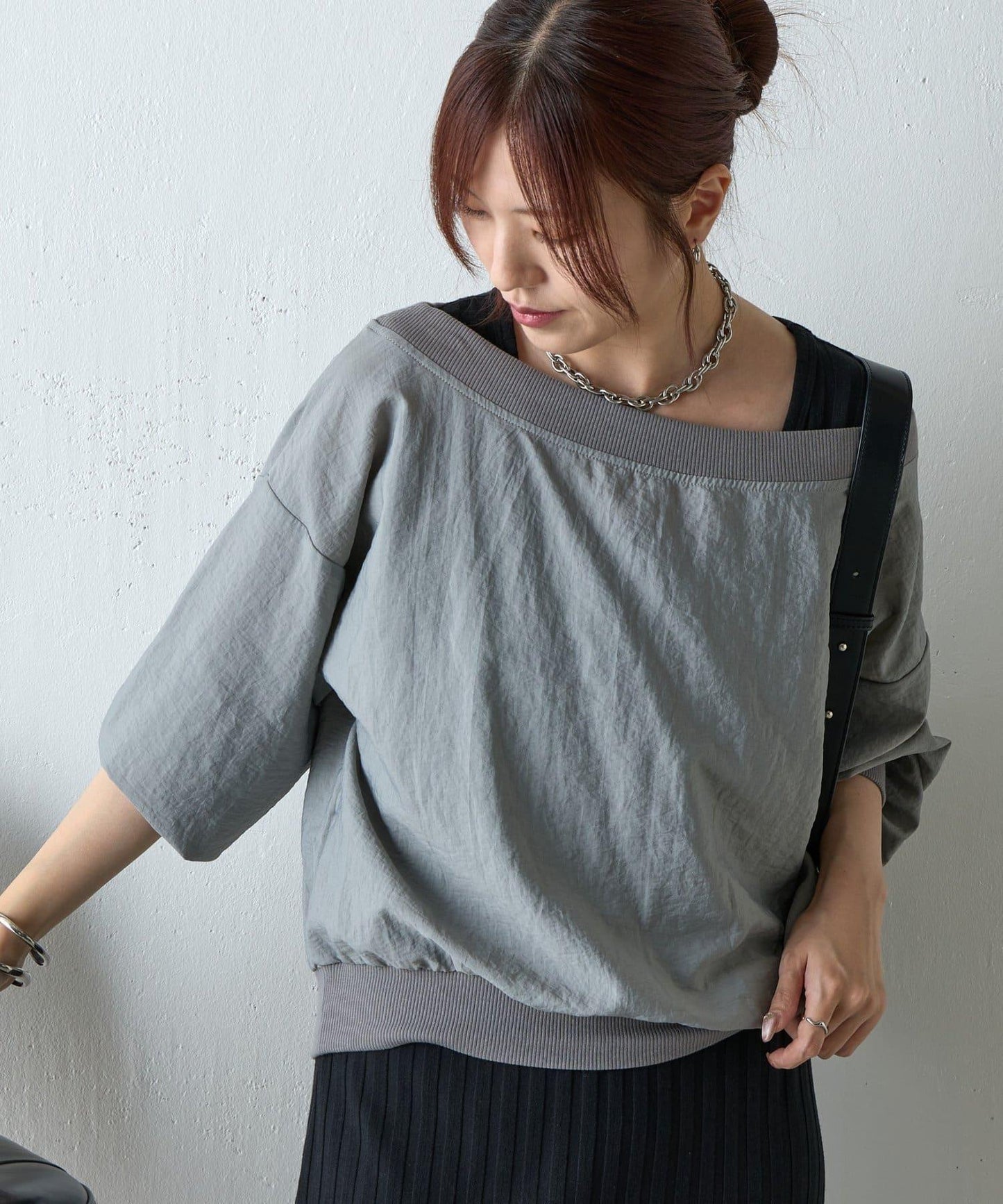 【AW】輕薄透視一字肩套頭衫