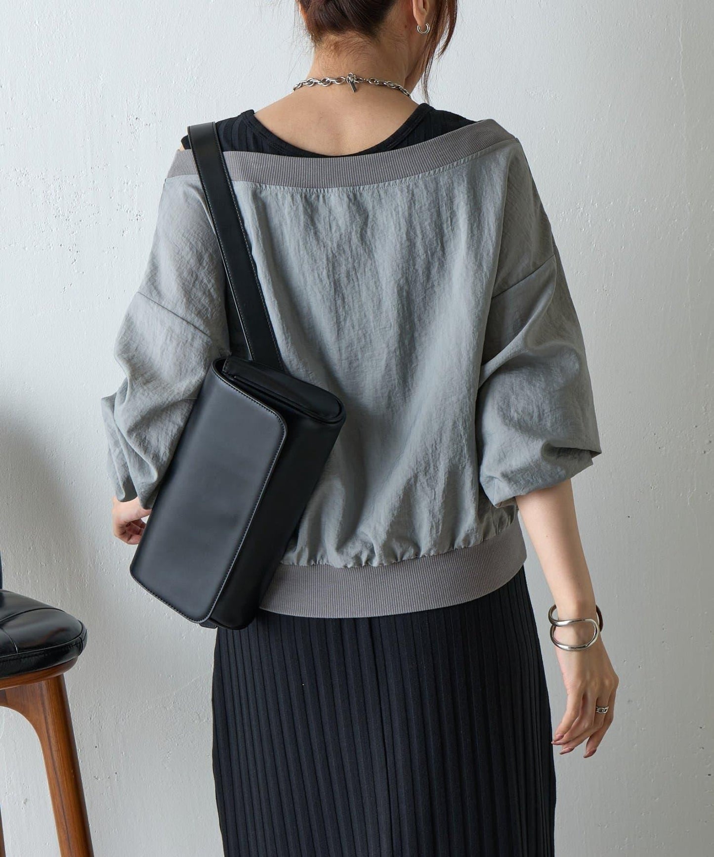 【AW】輕薄透視一字肩套頭衫