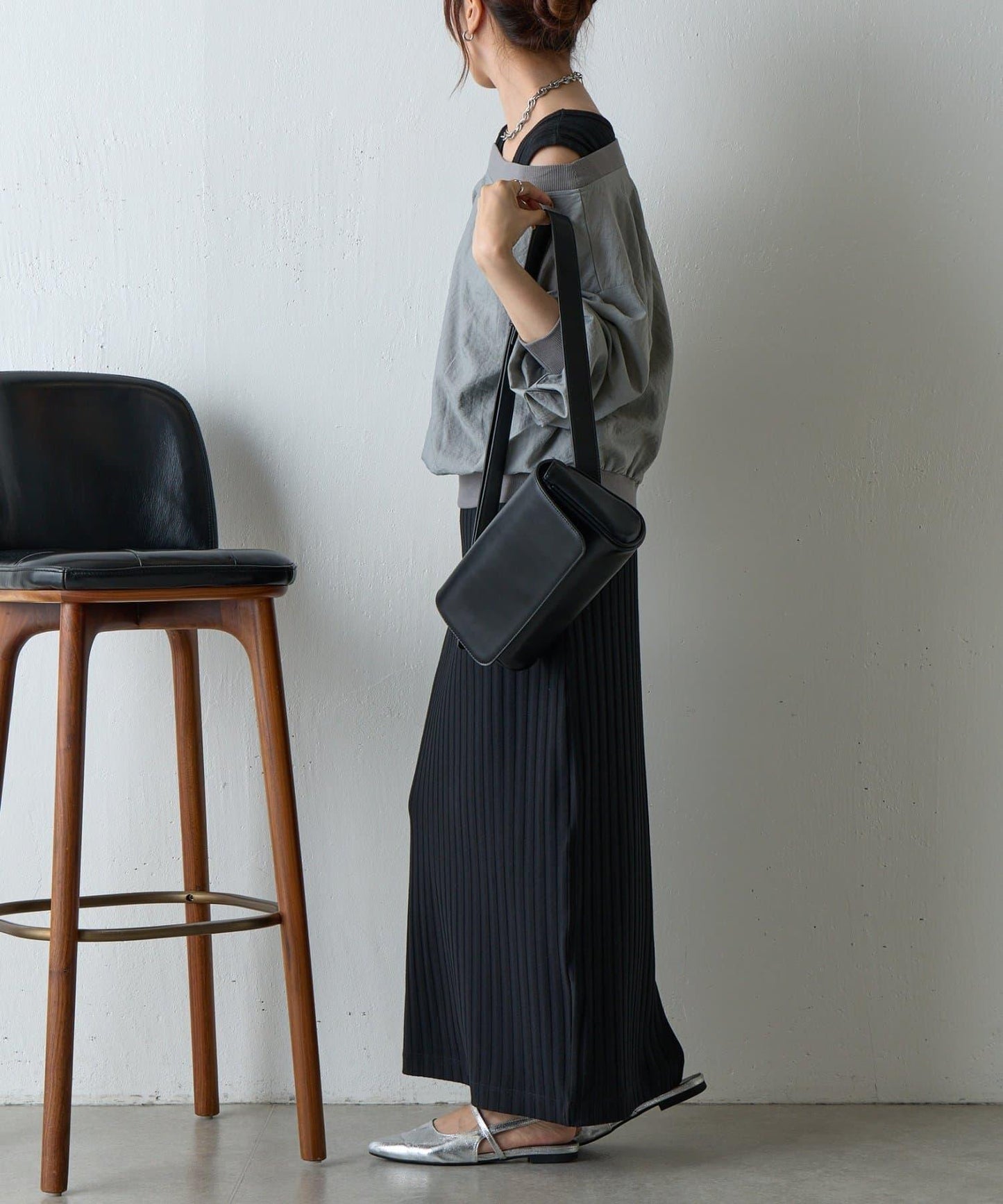 【AW】輕薄透視一字肩套頭衫