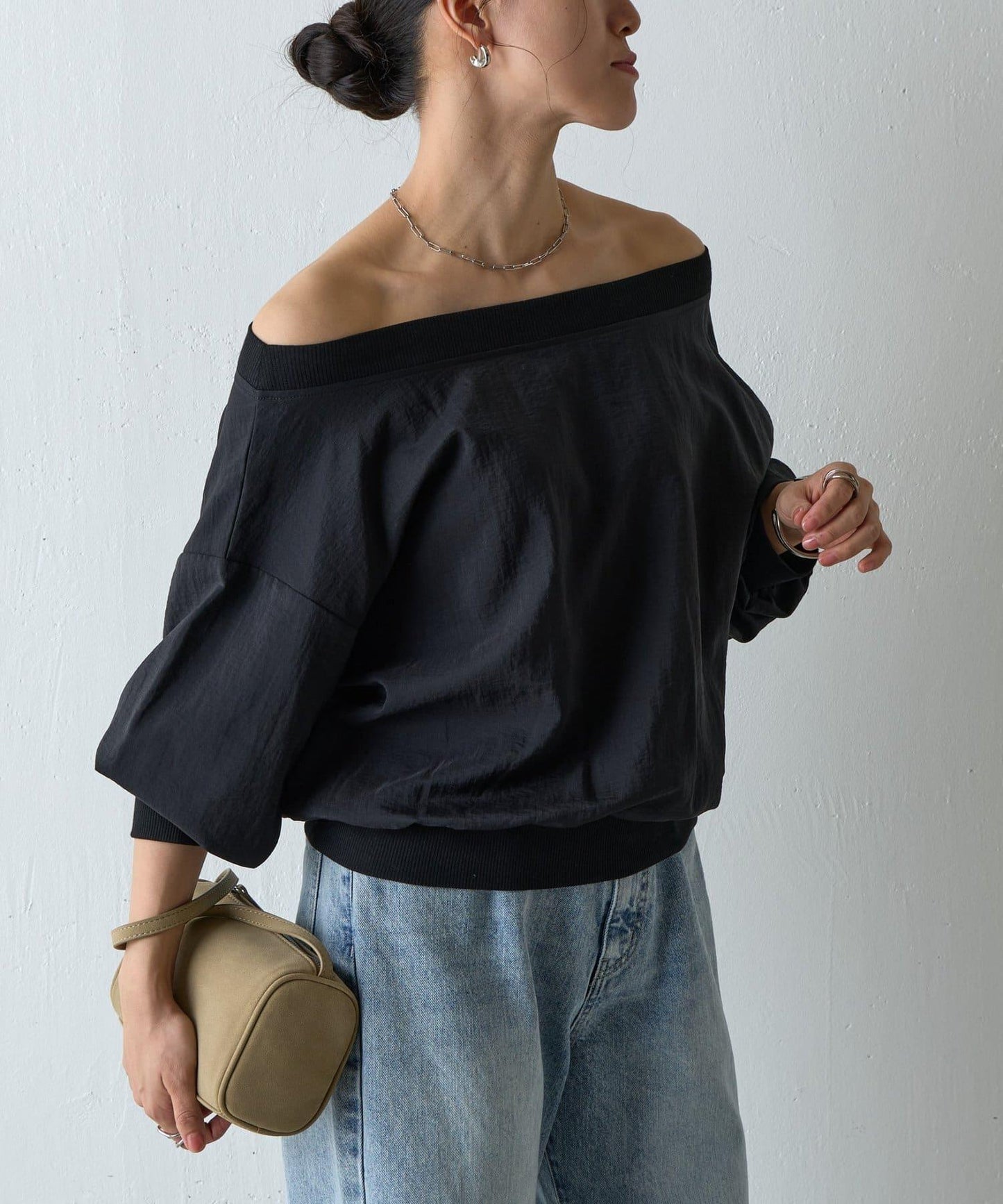 【AW】輕薄透視一字肩套頭衫