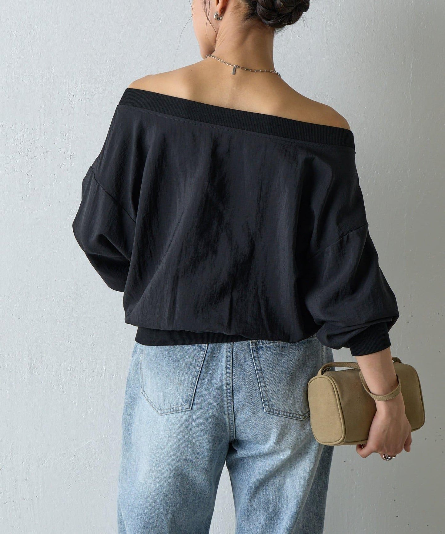 【AW】輕薄透視一字肩套頭衫