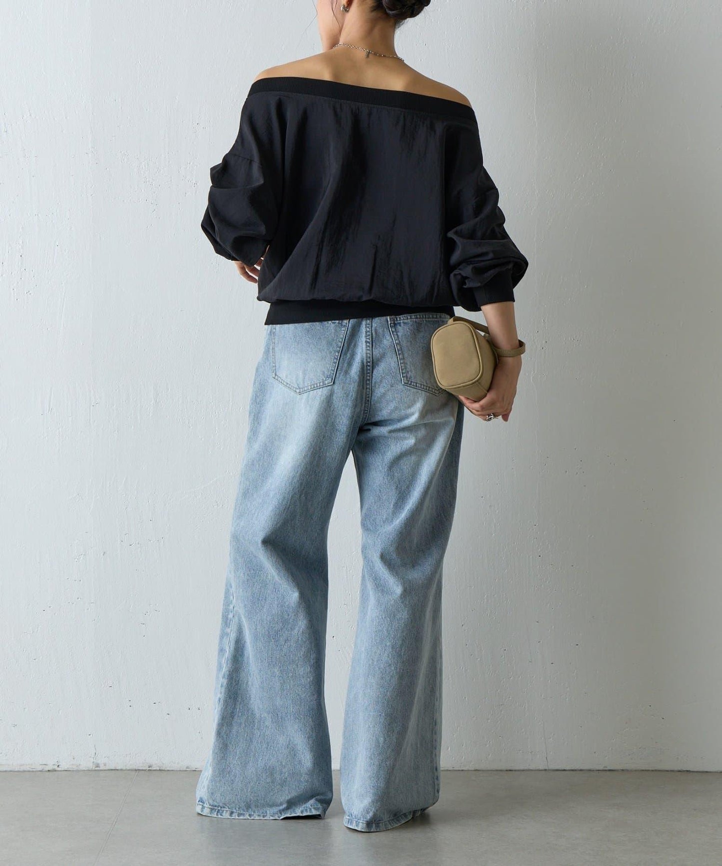 【AW】輕薄透視一字肩套頭衫