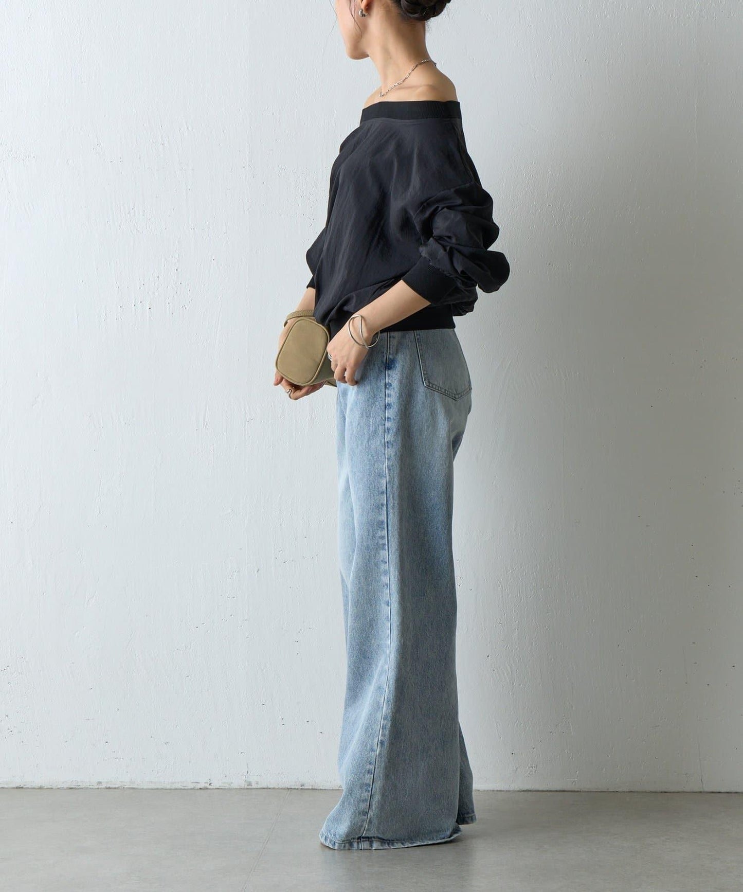 【AW】輕薄透視一字肩套頭衫