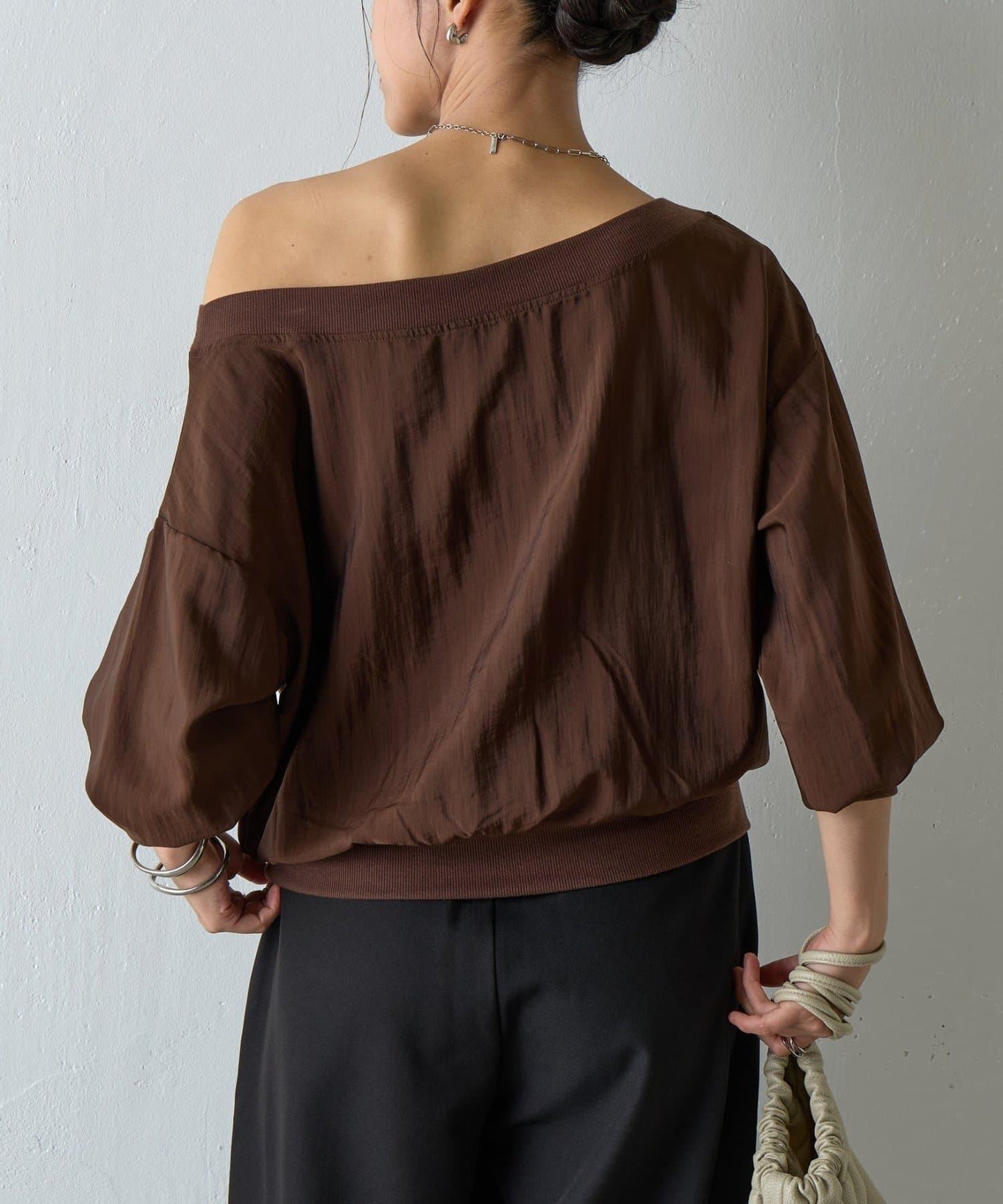 【AW】輕薄透視一字肩套頭衫