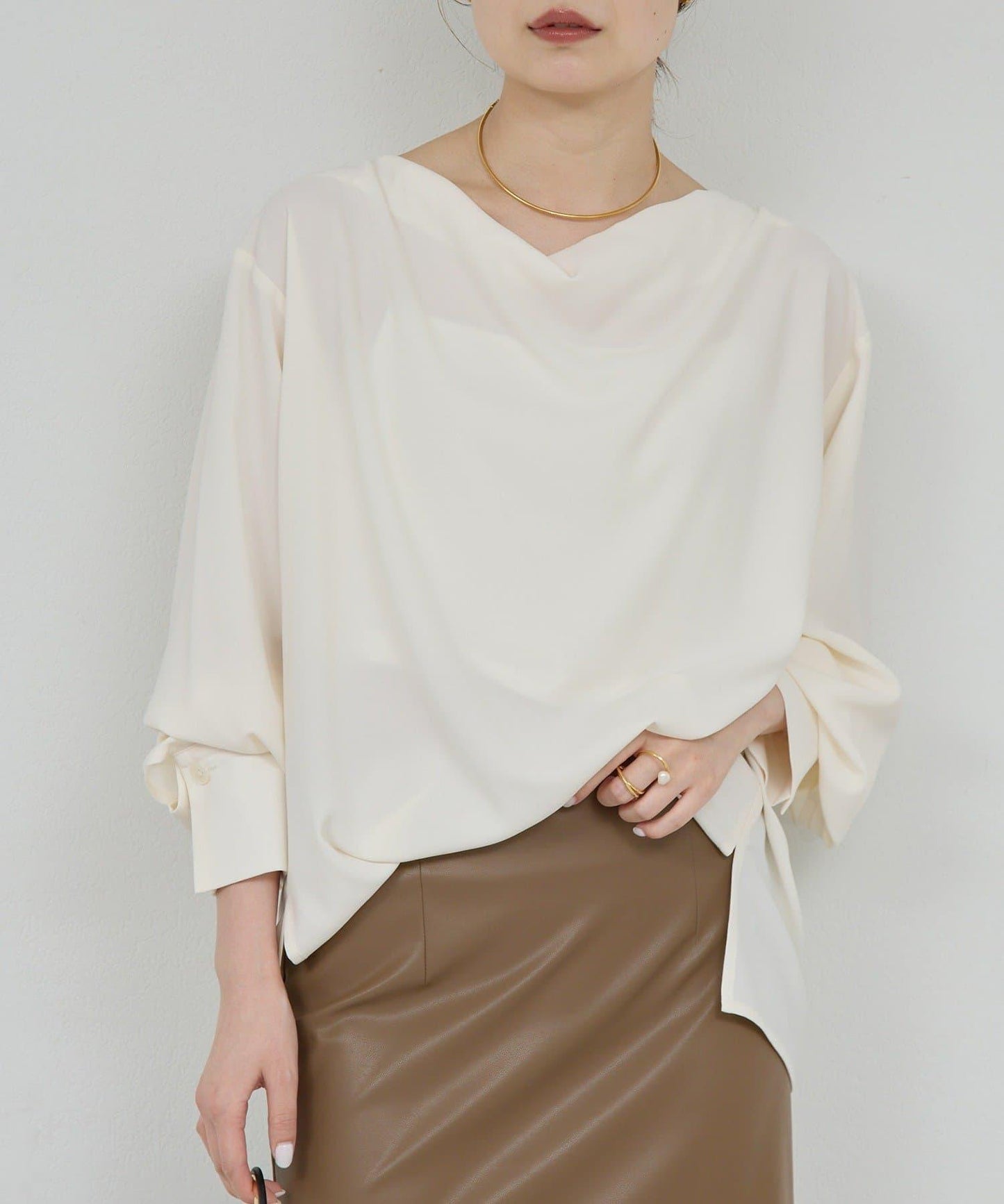 前襟褶皺女襯衫