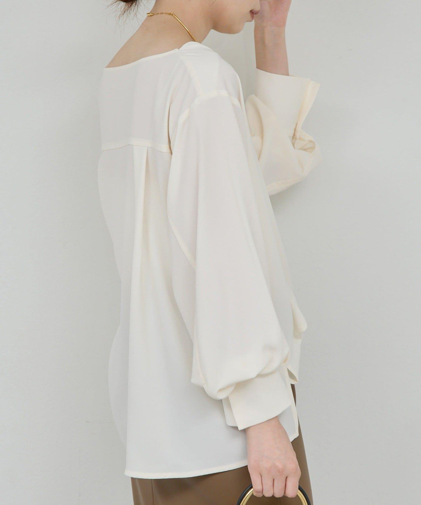 前襟褶皺女襯衫