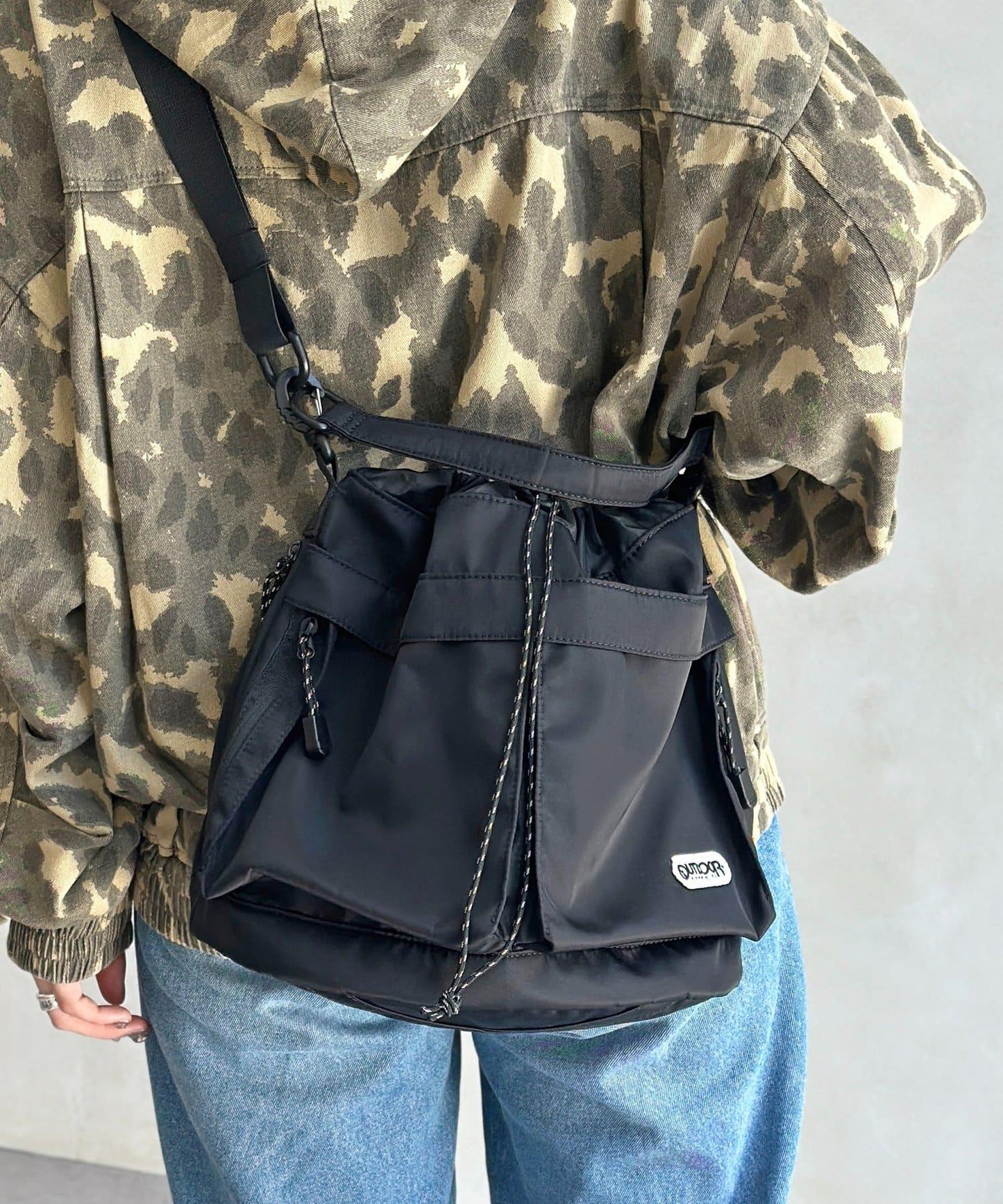 【OUTDOOR PRODUCTS】束口大號單肩包