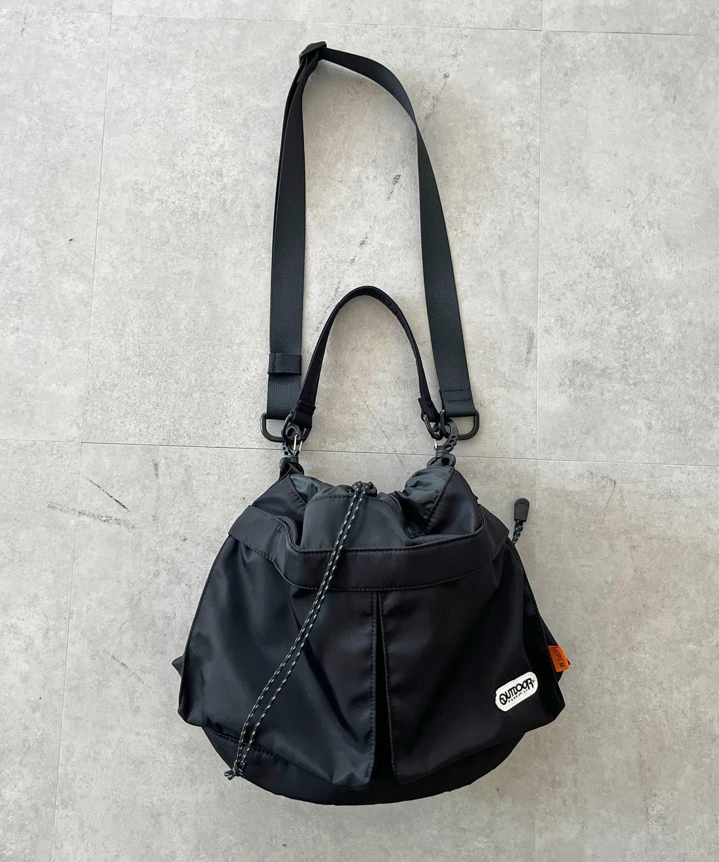 【OUTDOOR PRODUCTS】束口大號單肩包