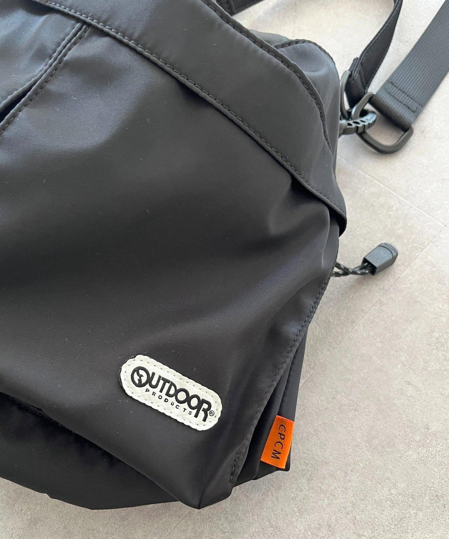 【OUTDOOR PRODUCTS】束口大號單肩包